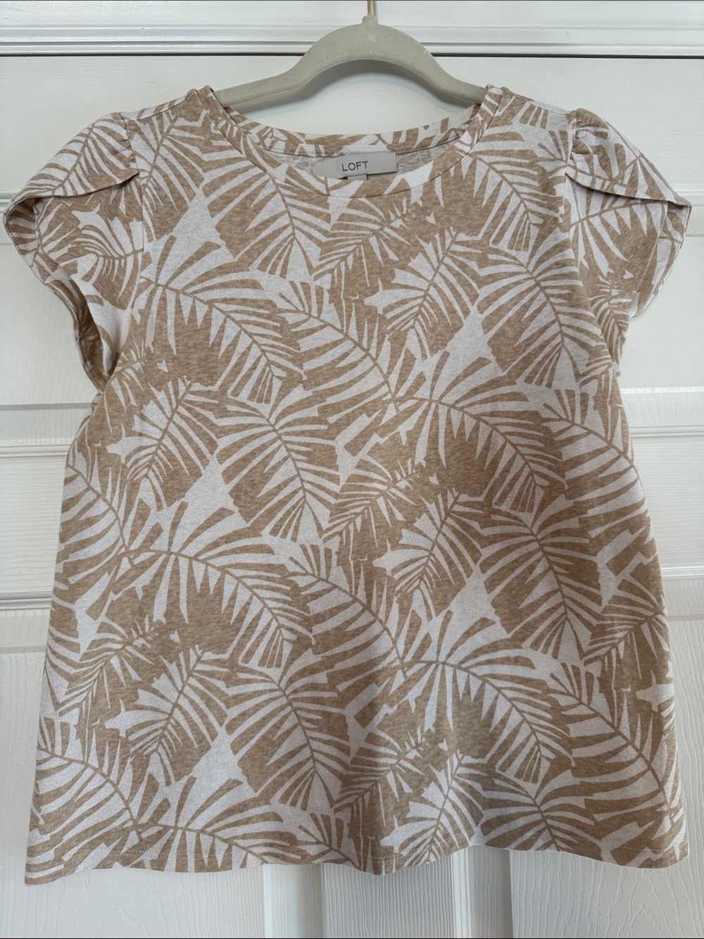 LOFT~Beige & White Palm-Print Short Sleeve Top
